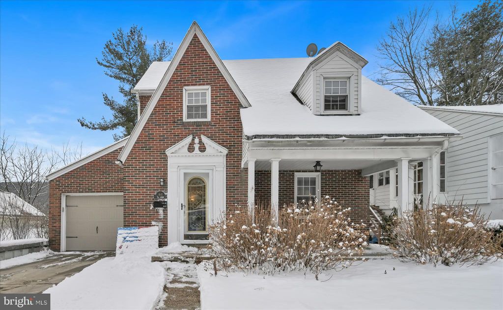 Photo of 1611 Elk Avenue, POTTSVILLE, PA 17901 (MLS # PASK2025096)