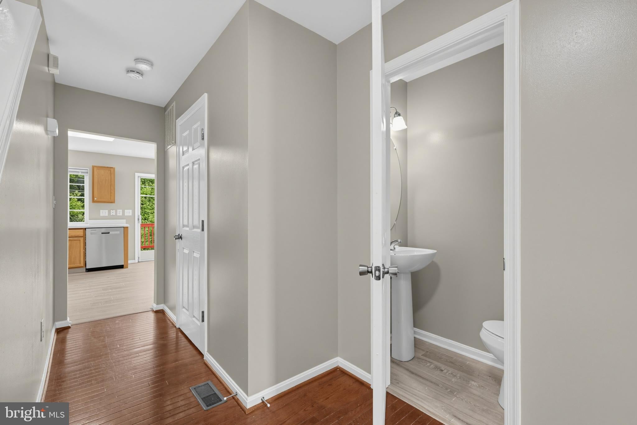 6 BLUE MIST COURT