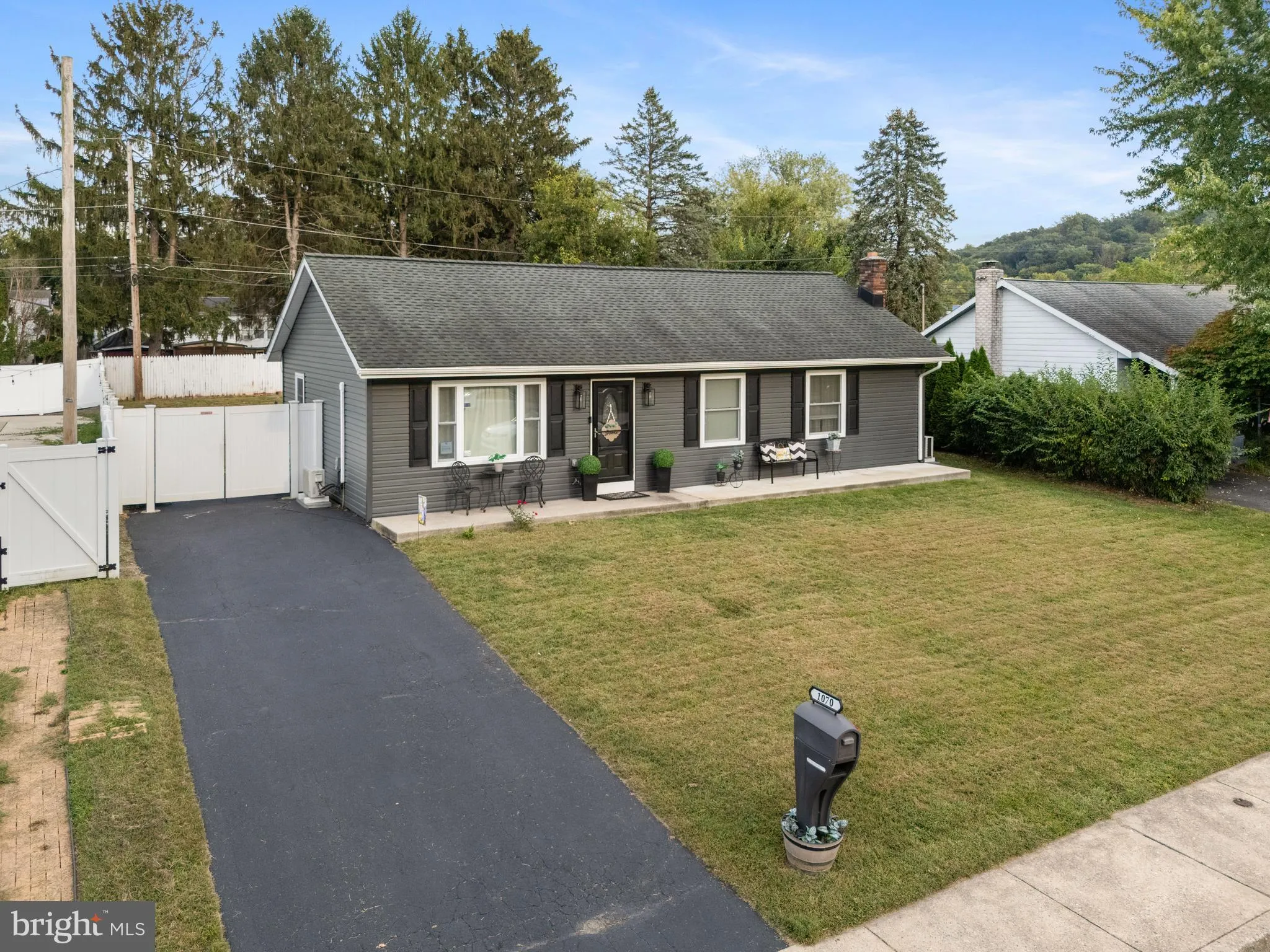 Ephrata, Pennsylvania 17522, United States, 4 Bedrooms Bedrooms, ,2 BathroomsBathrooms,Residential,Pending,212984