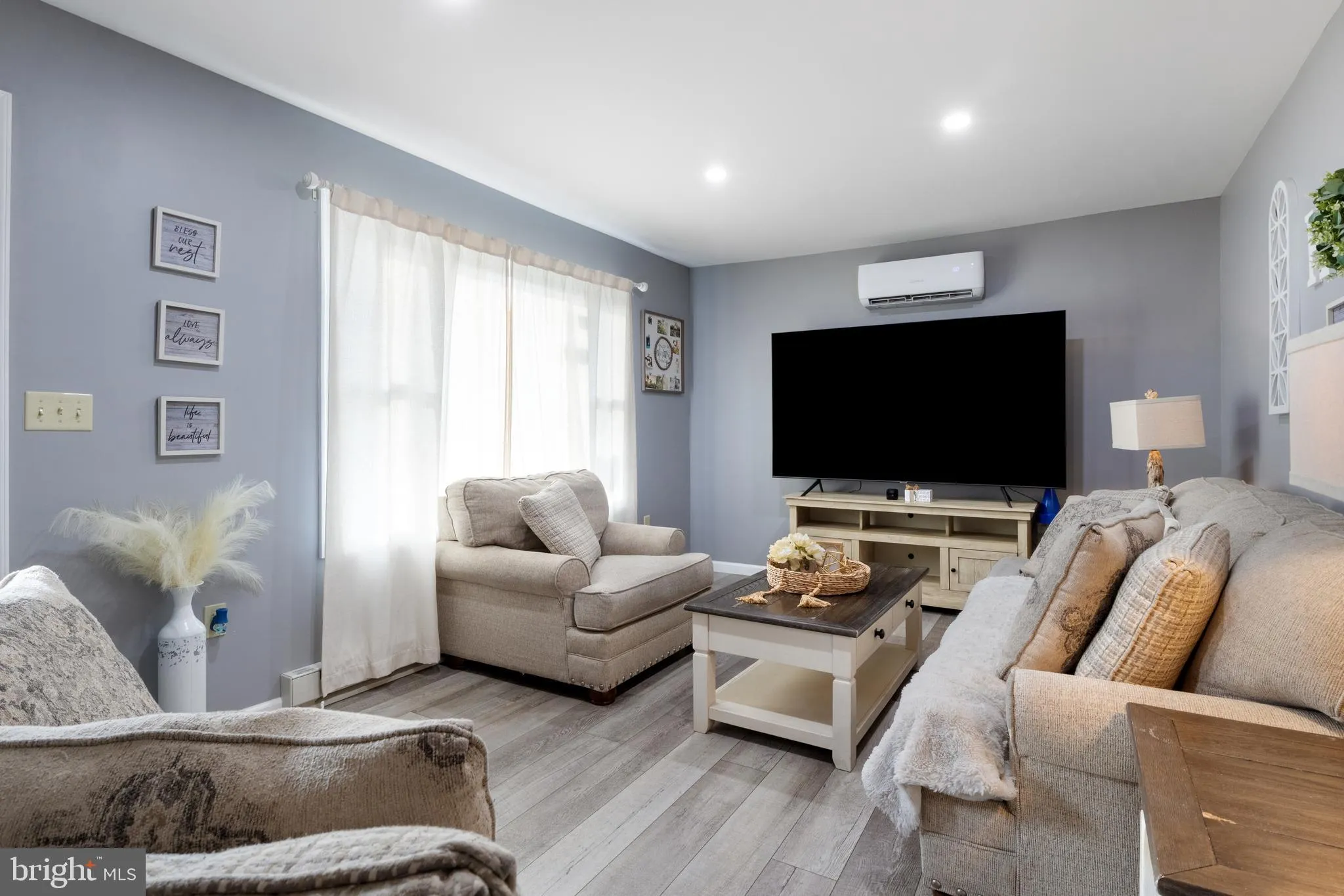 Ephrata, Pennsylvania 17522, United States, 4 Bedrooms Bedrooms, ,2 BathroomsBathrooms,Residential,Pending,212984