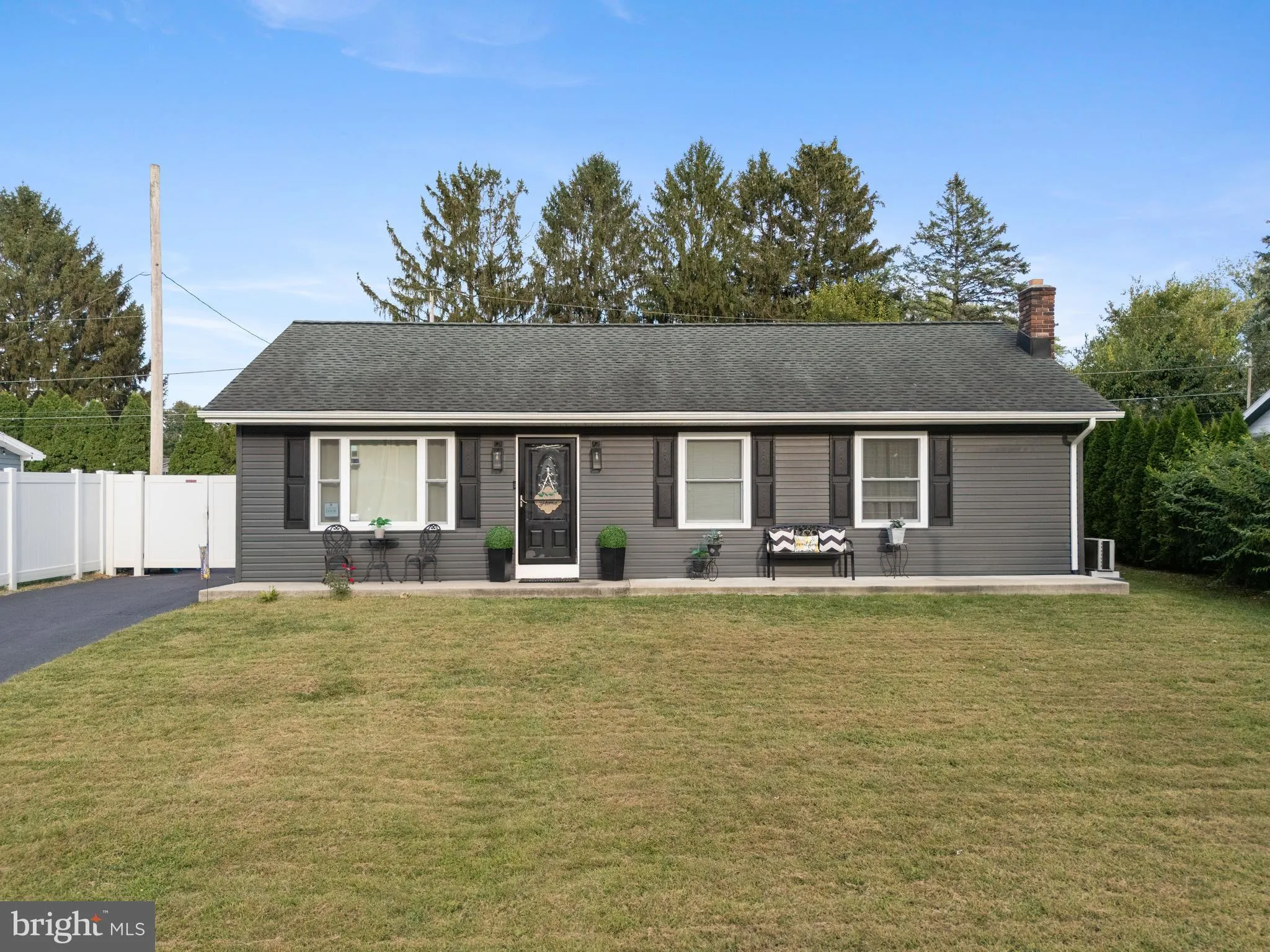 Ephrata, Pennsylvania 17522, United States, 4 Bedrooms Bedrooms, ,2 BathroomsBathrooms,Residential,Pending,212984