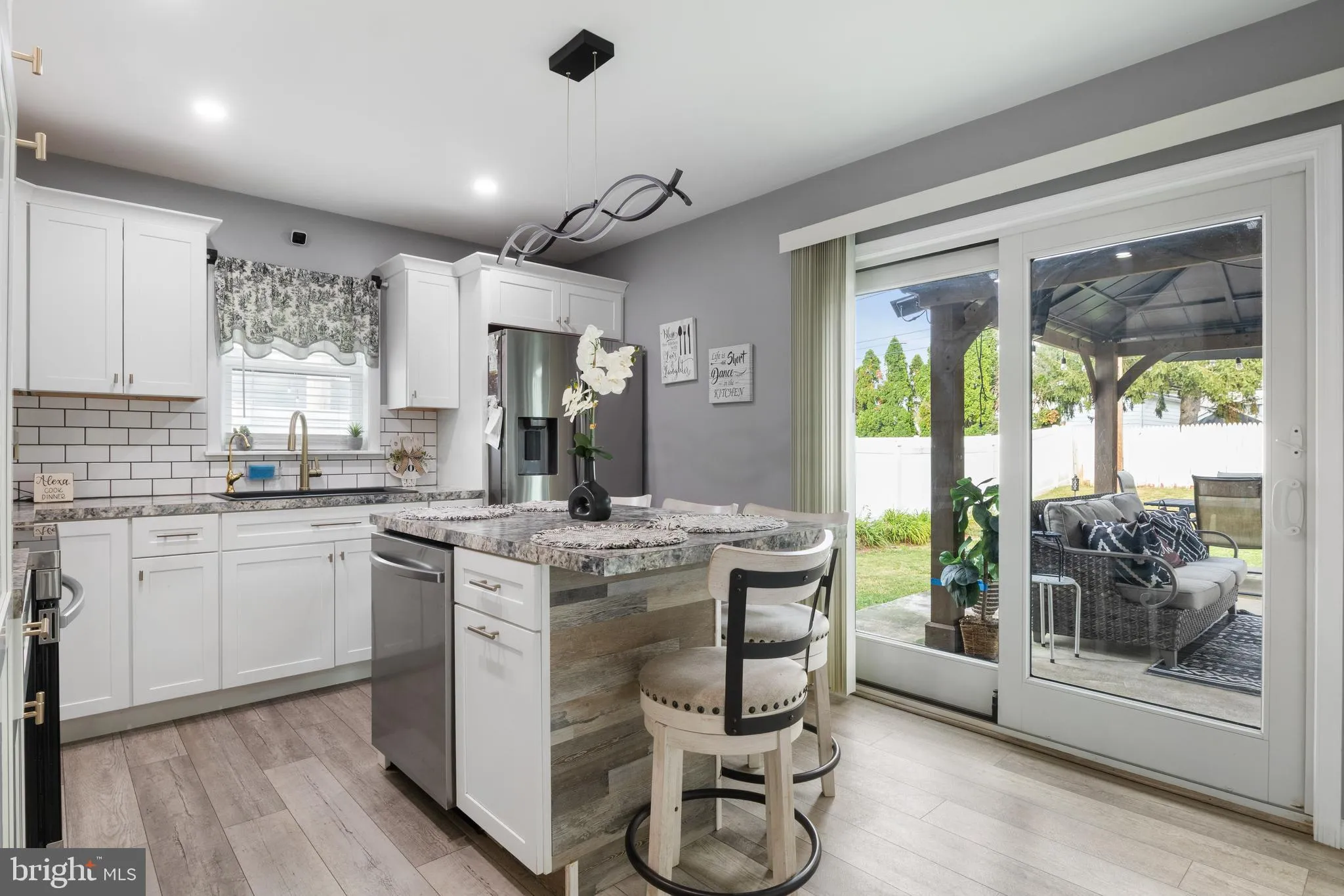 Ephrata, Pennsylvania 17522, United States, 4 Bedrooms Bedrooms, ,2 BathroomsBathrooms,Residential,Pending,212984