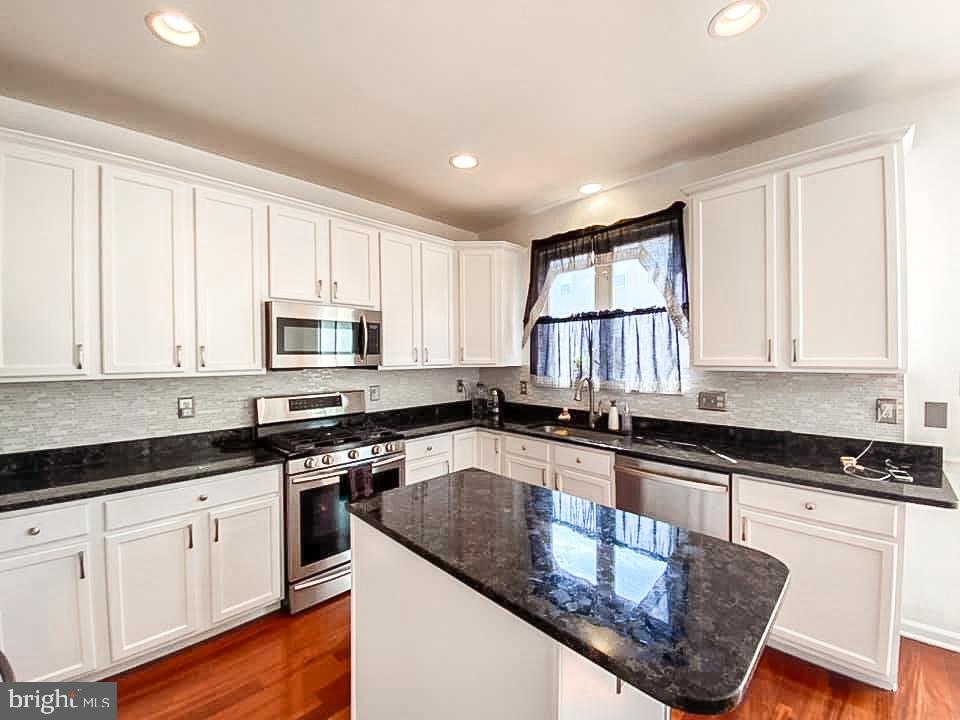 SEQUOIA LEA - Residential Lease