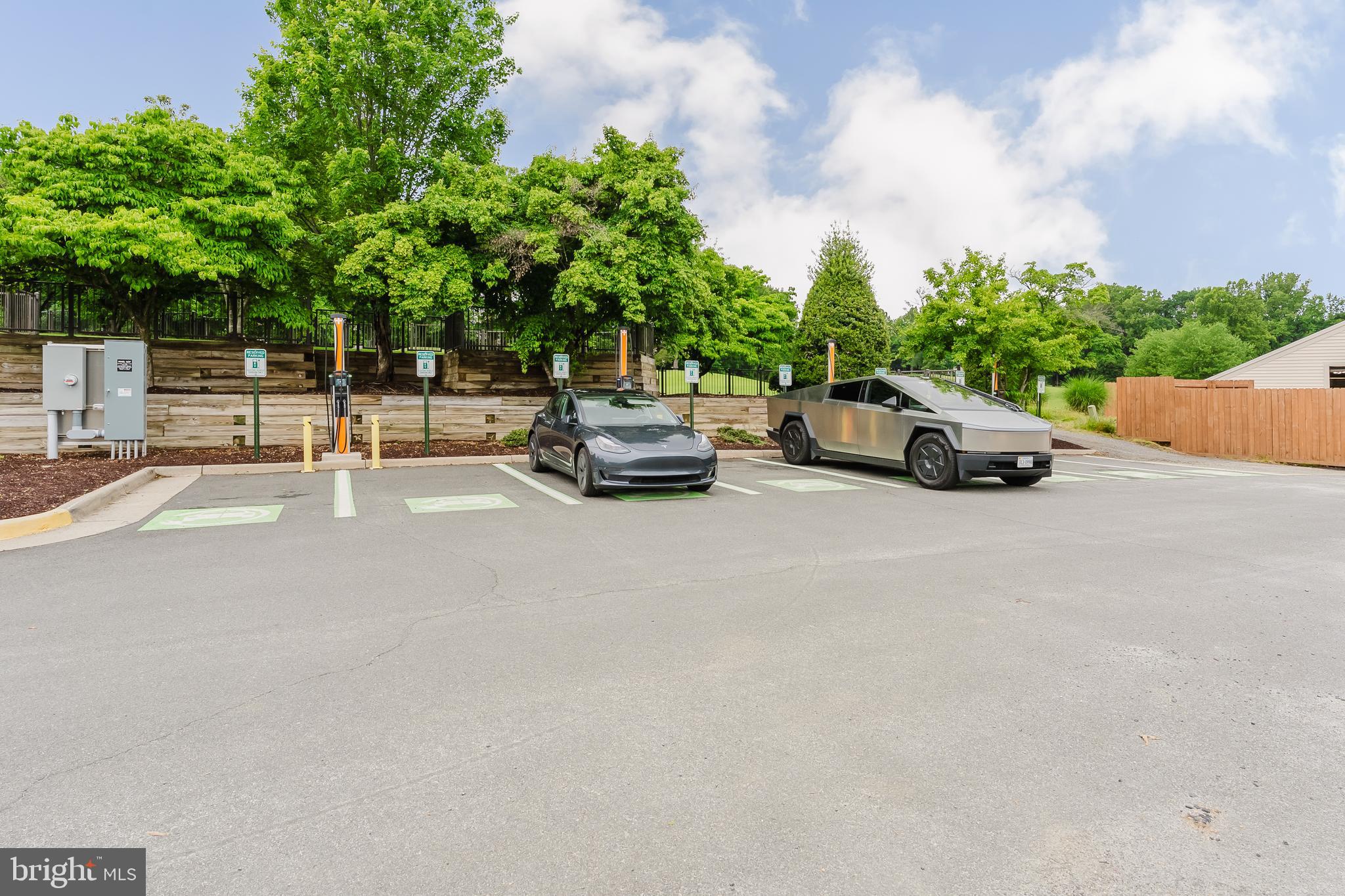 PENDERBROOK - Residential