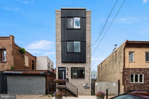 Townhouse For Sale - 2061 Mcclellan Street<br/> PHILADELPHIA, PA 19145