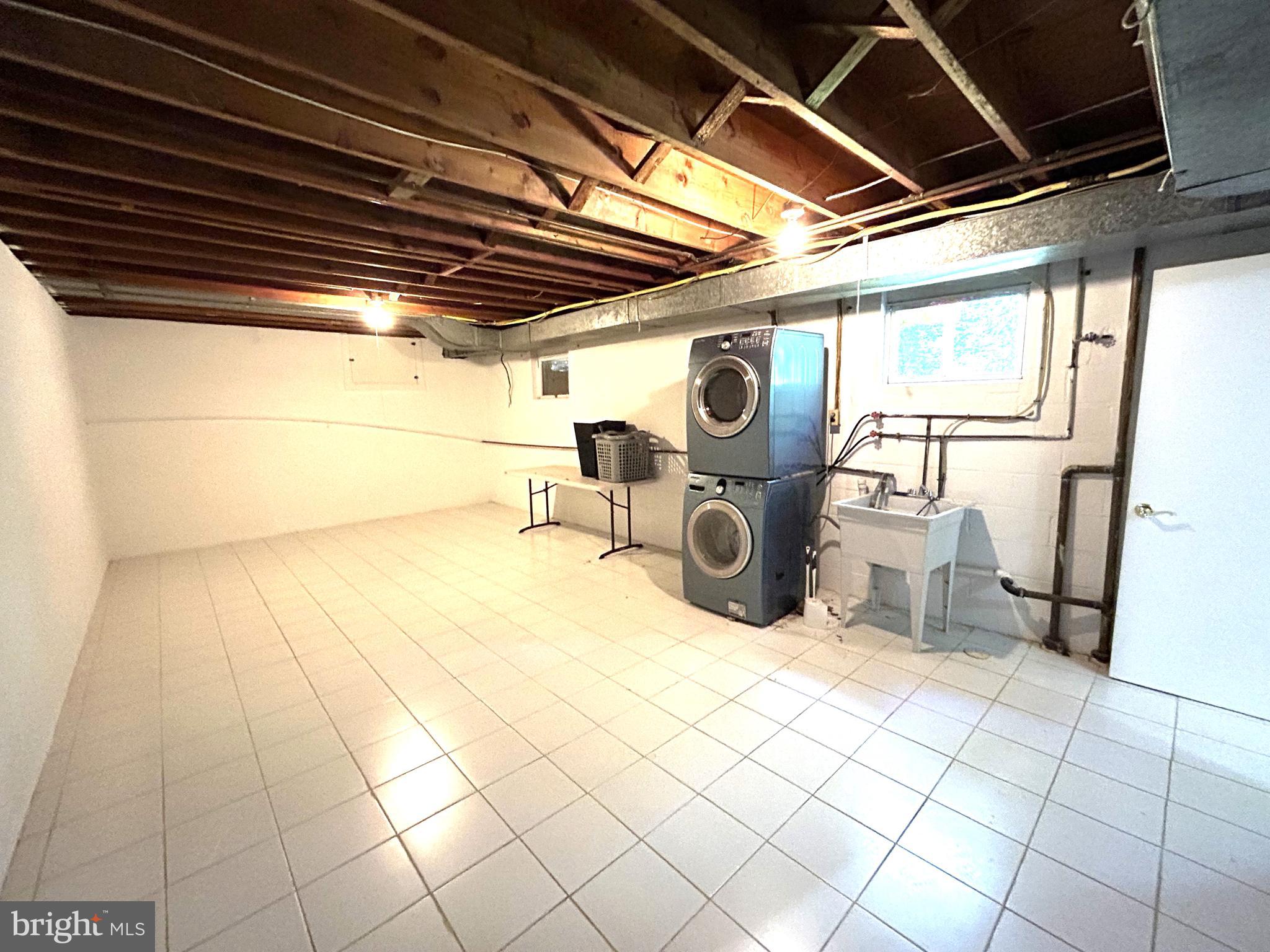 CHESTERBROOK WOODS - Residential Lease