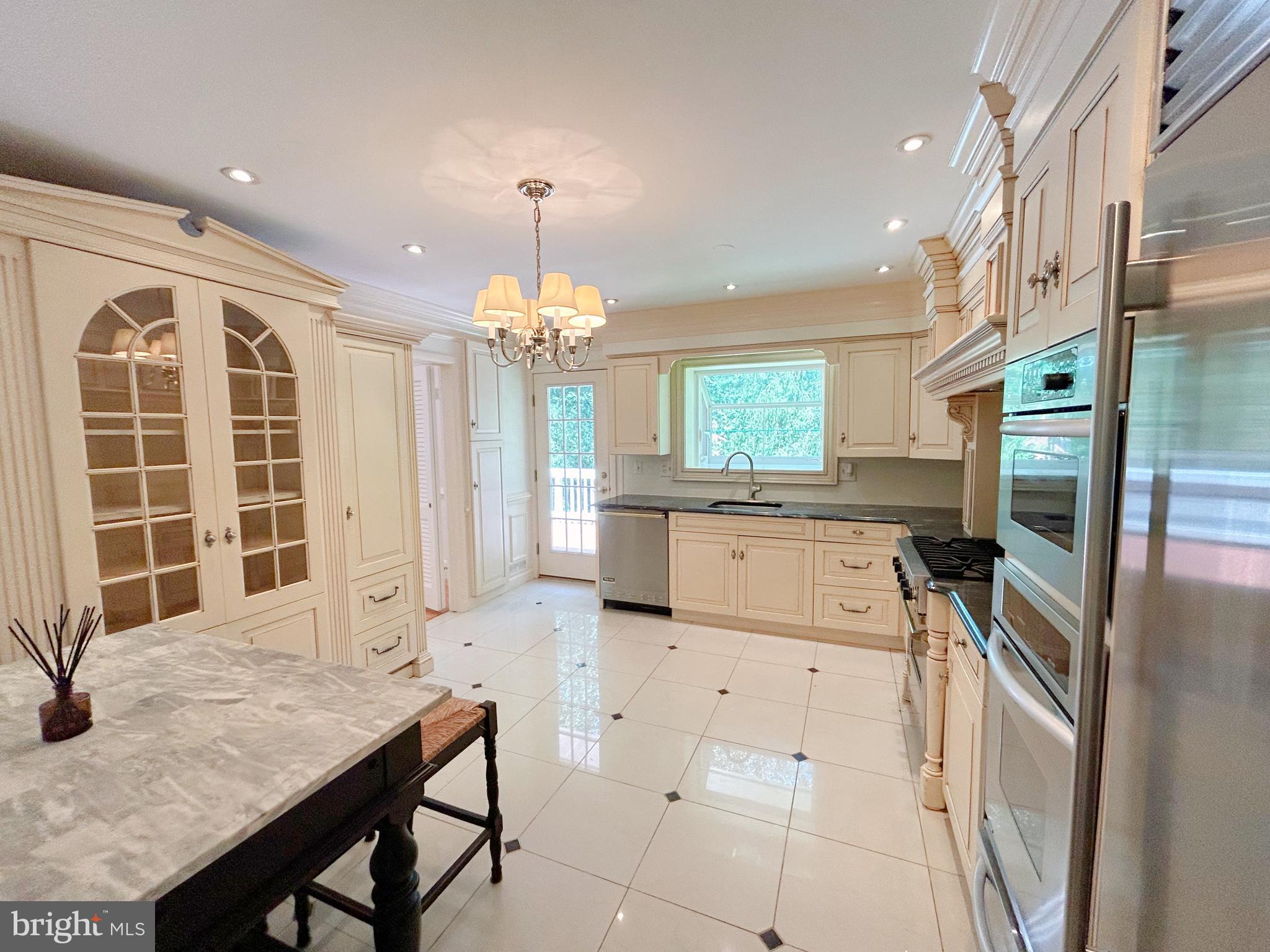 CHESTERBROOK WOODS - Residential Lease