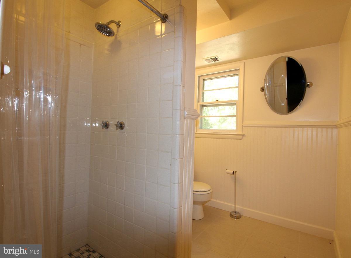 CHESTERBROOK WOODS - Residential Lease