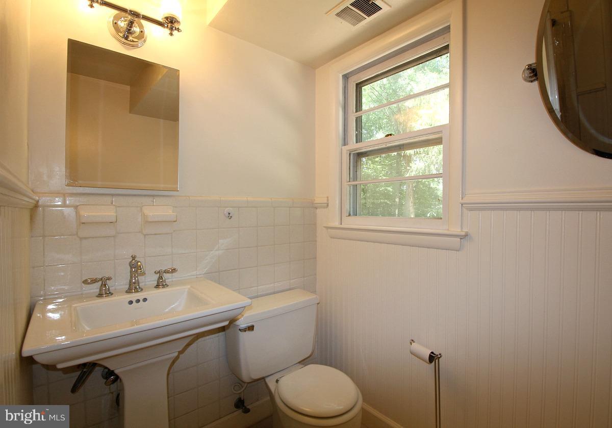 CHESTERBROOK WOODS - Residential Lease