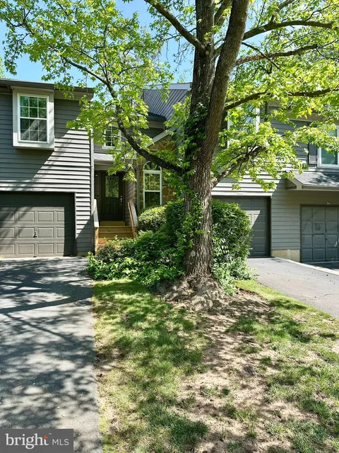 28 Chicopee Drive, Princeton, NJ MLS: NJSO2004282