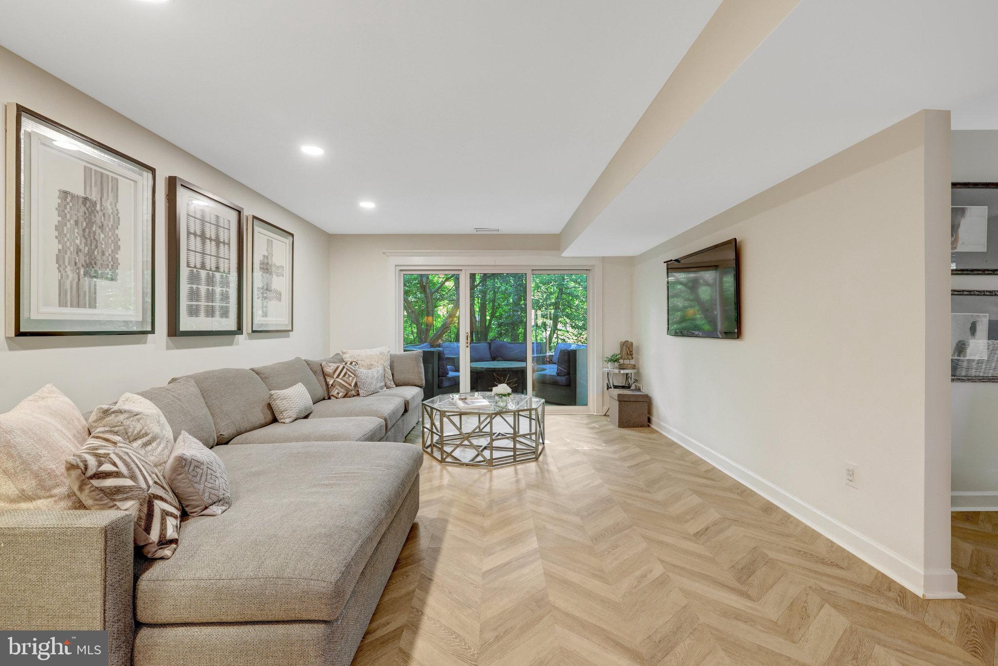 RESTON - Residential