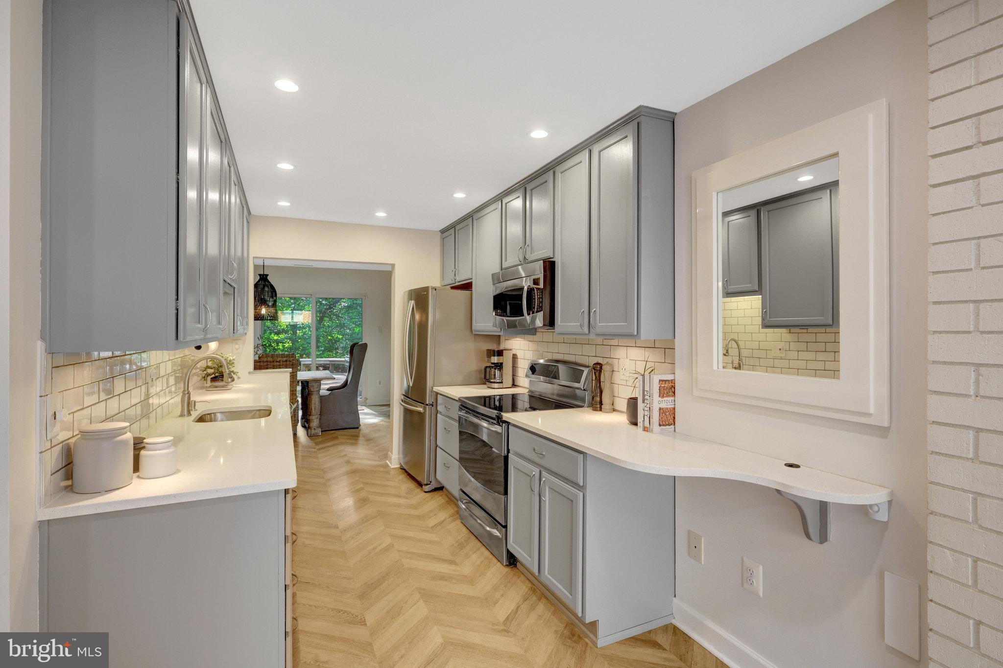 RESTON - Residential