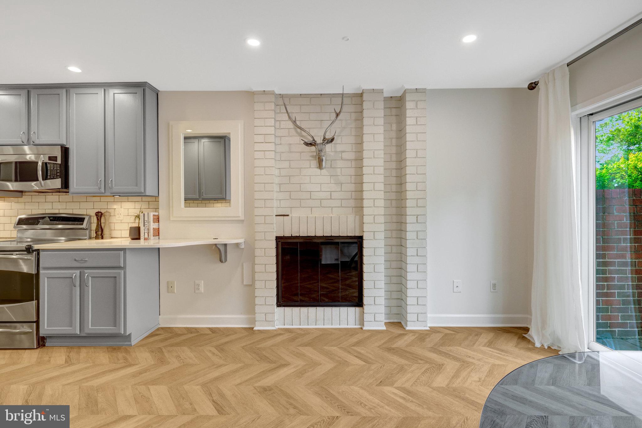 RESTON - Residential