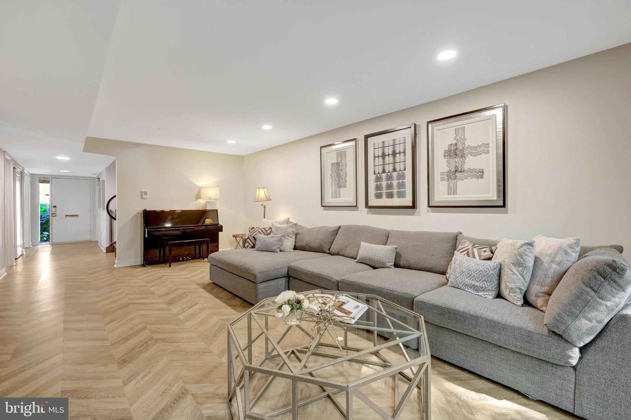 RESTON - Residential