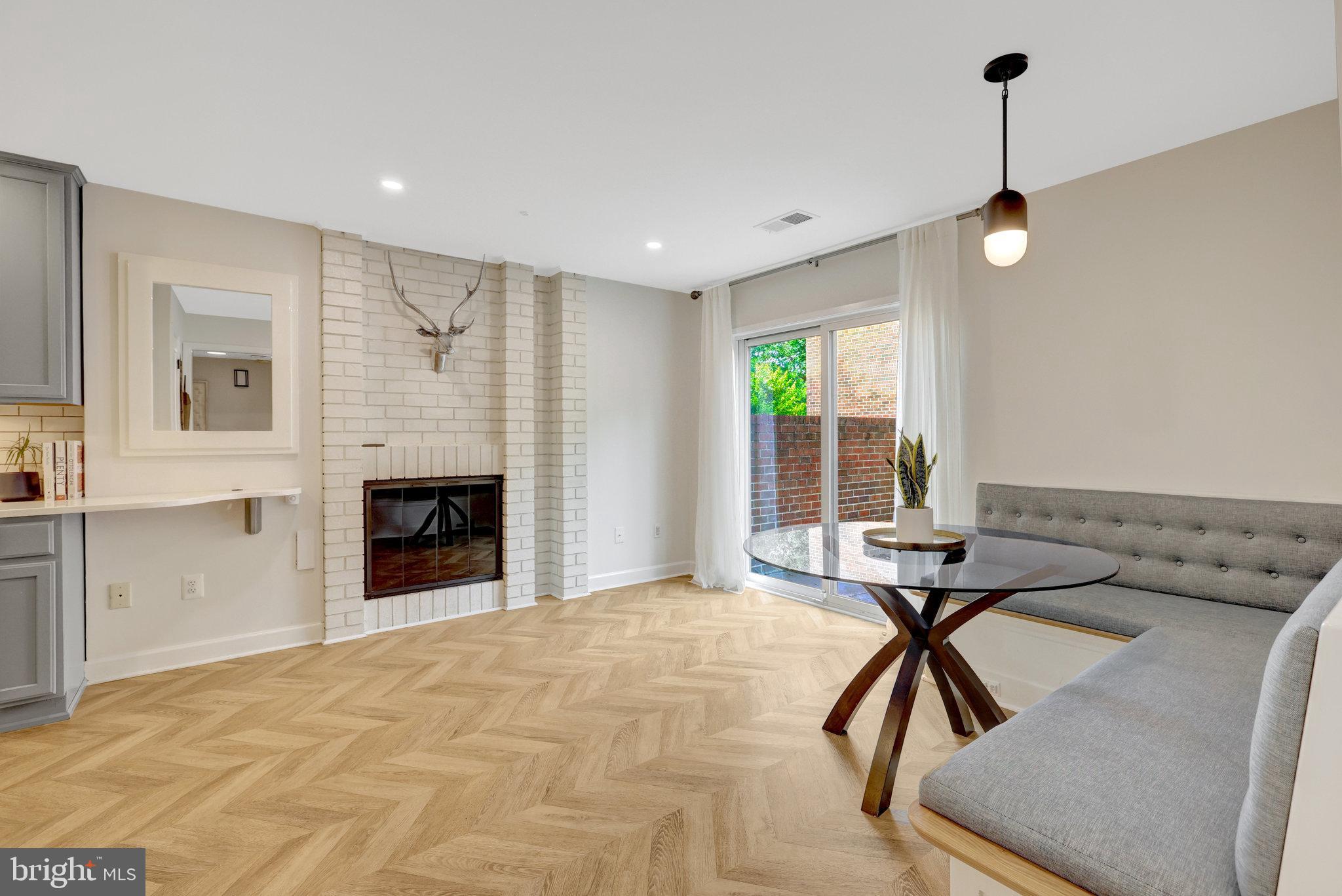 RESTON - Residential