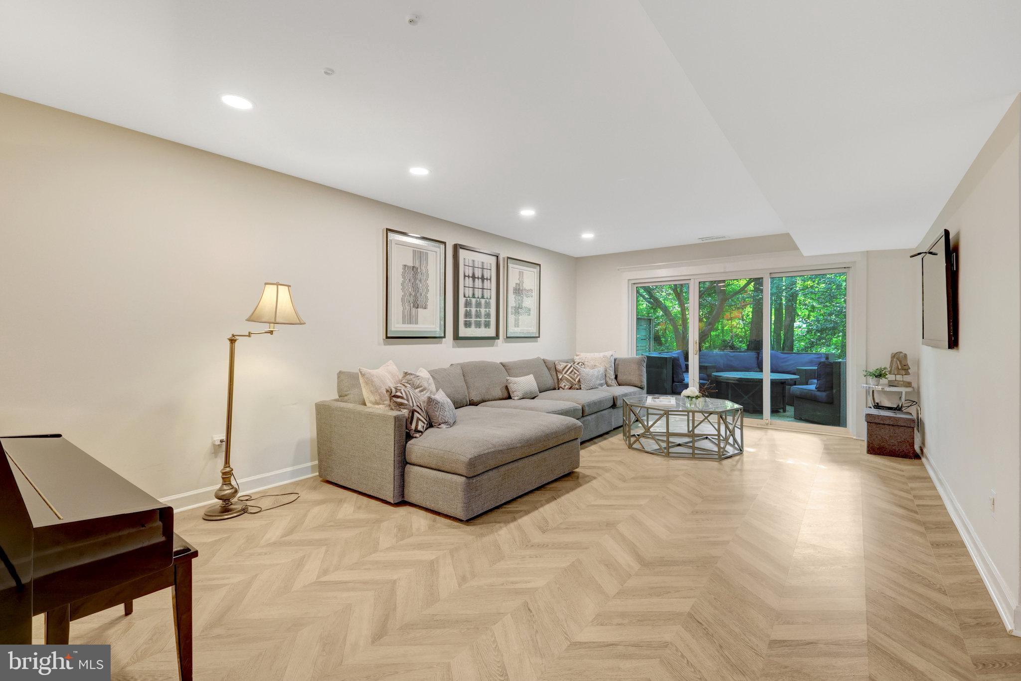 RESTON - Residential