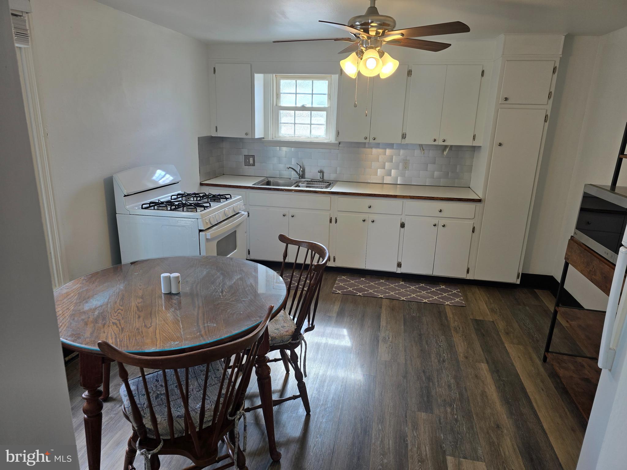 REEVES PARK PL - Residential Lease