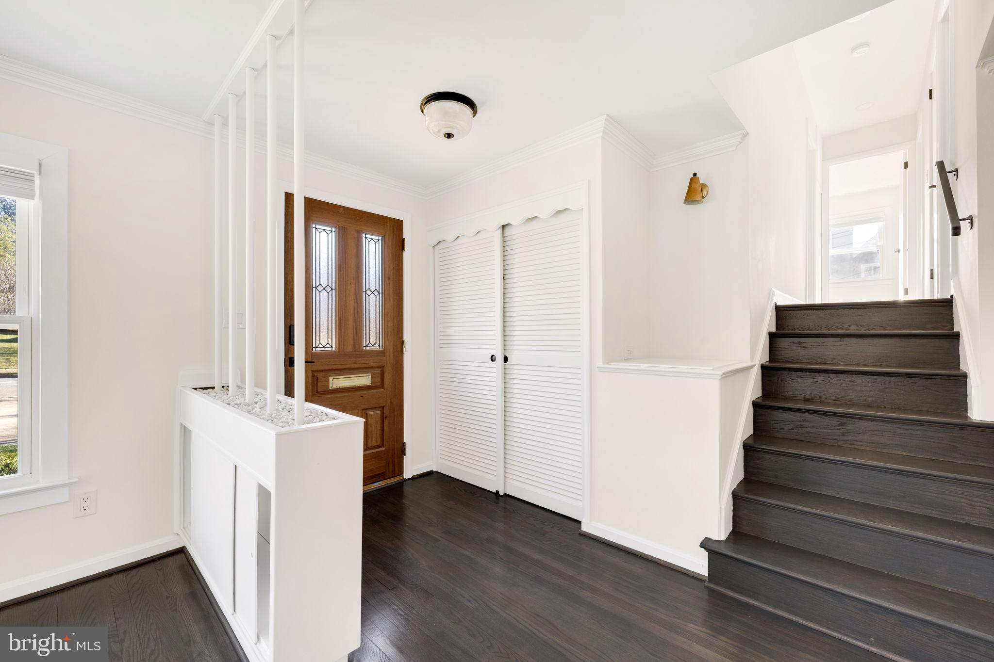 700 N MANSFIELD STREET