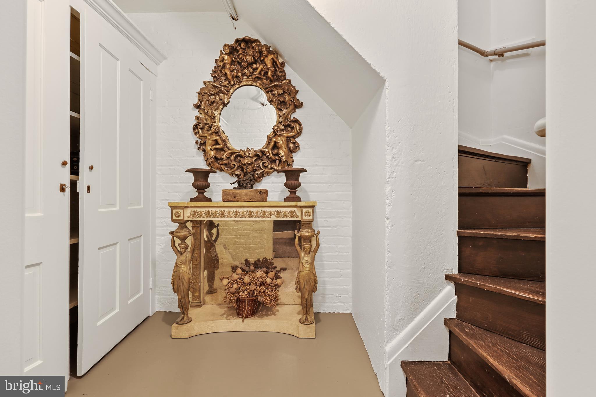 ROLAND PARK - Residential