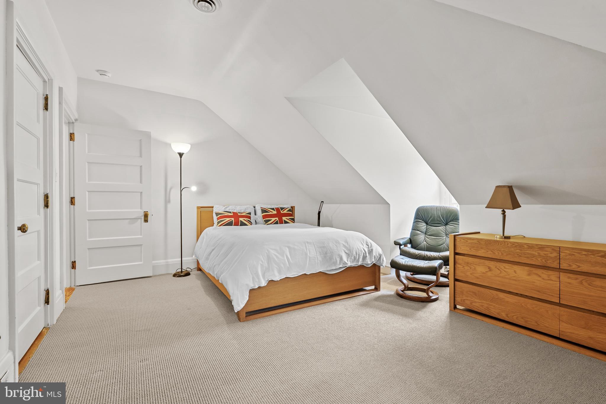 ROLAND PARK - Residential