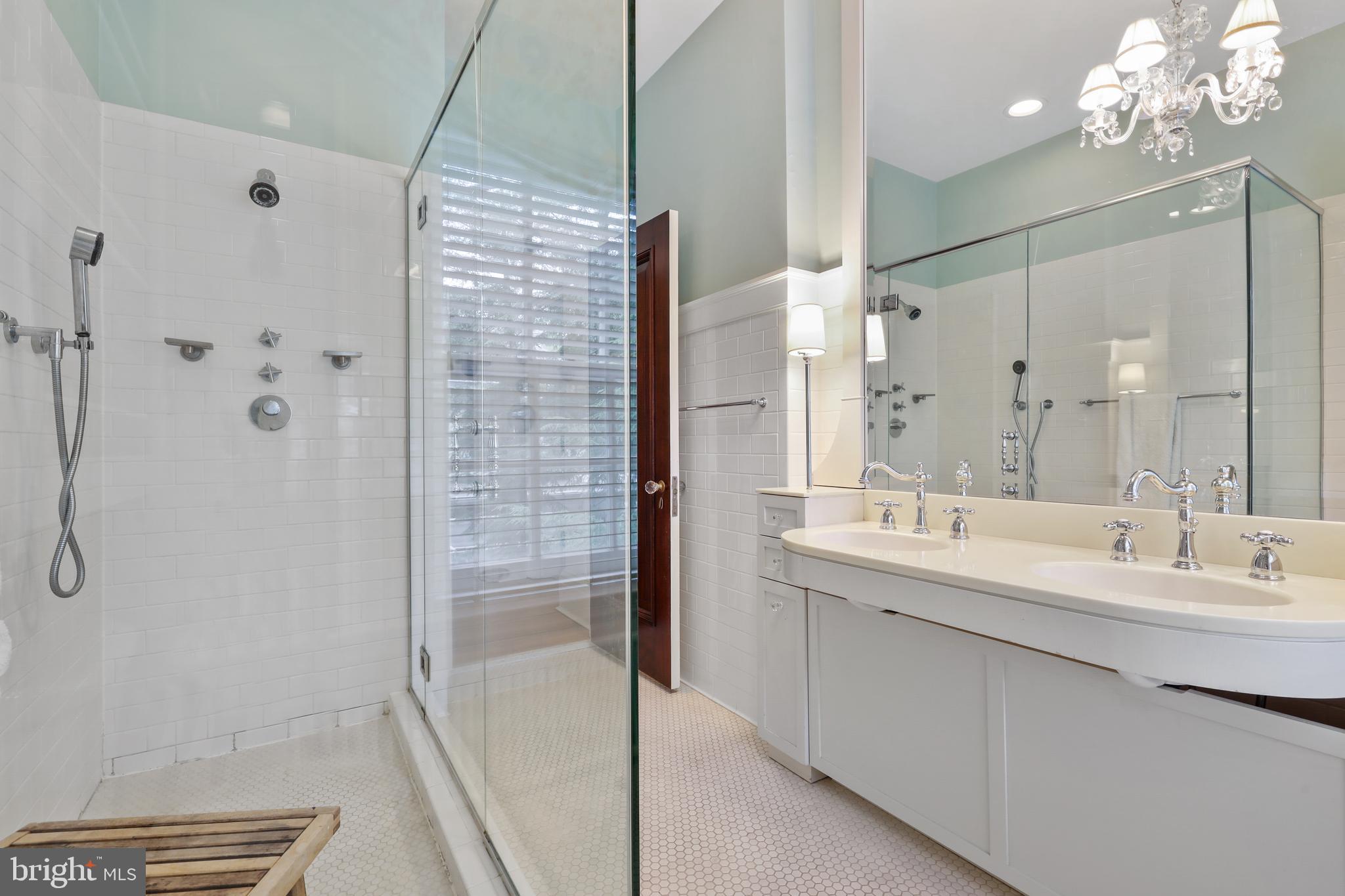 ROLAND PARK - Residential