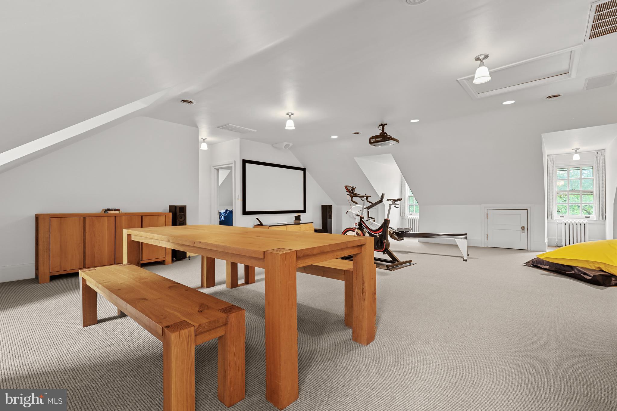 ROLAND PARK - Residential