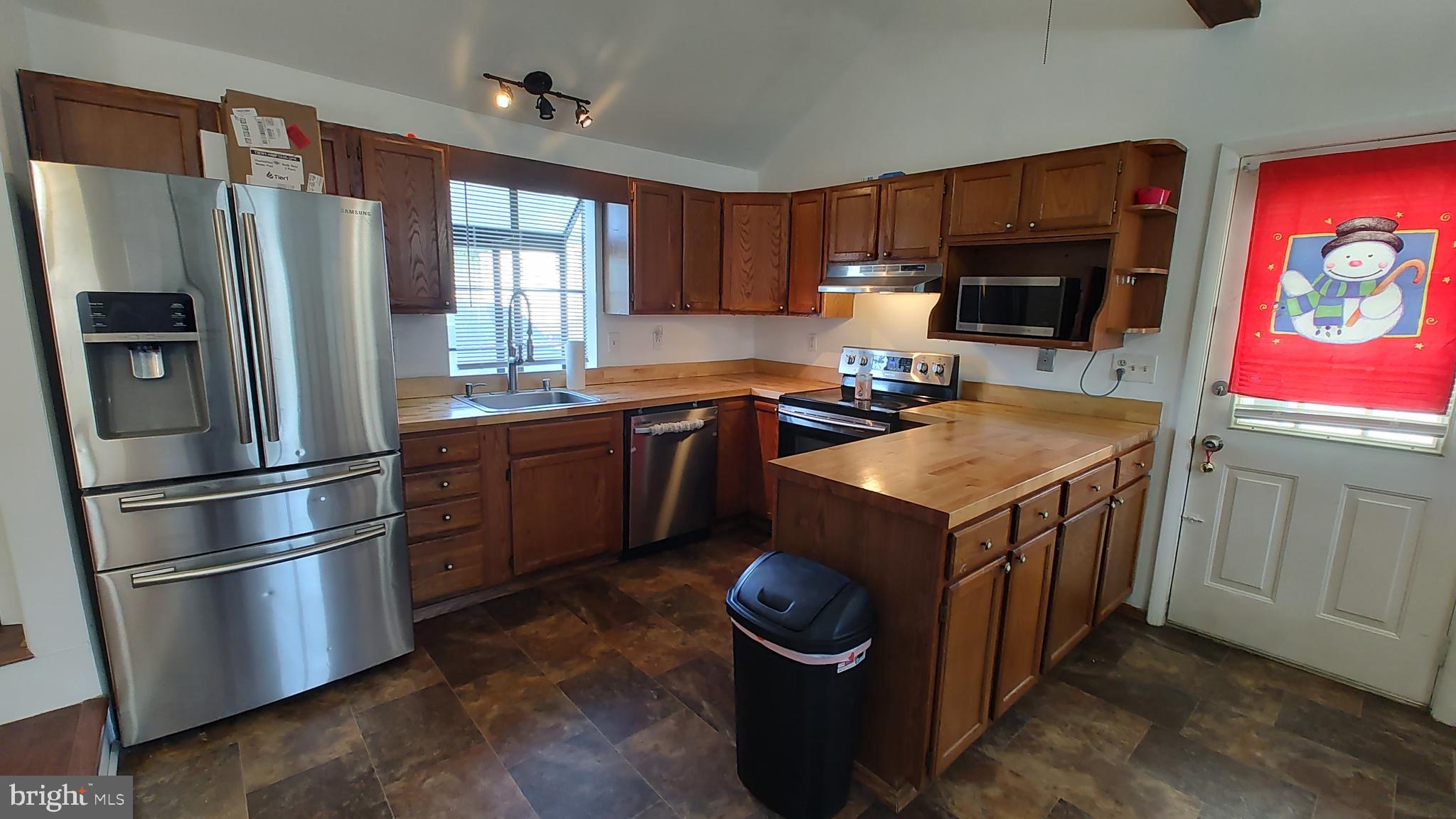 ROSEWALD BEACH - Residential Lease