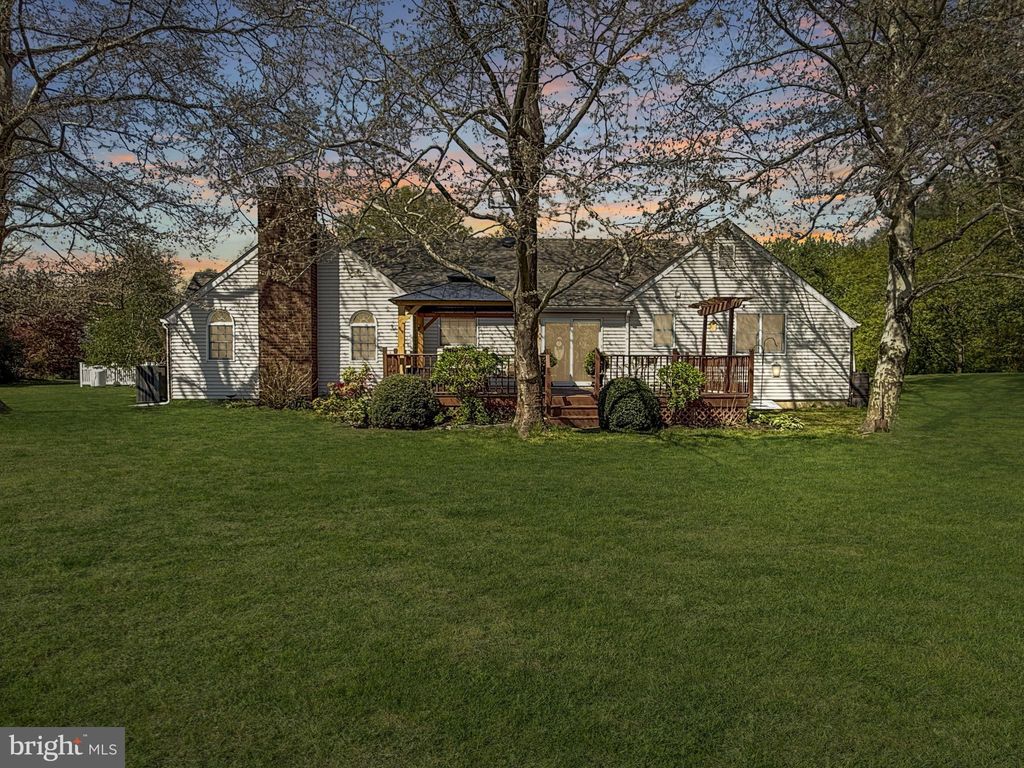 Photo of 126 Juliustown Road, COLUMBUS, NJ 08022 (MLS # NJBL2109130)