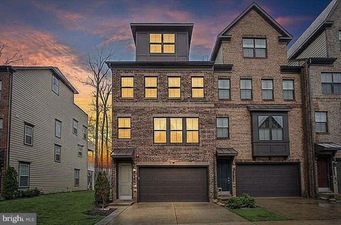 Photo of 3799 Rainier Drive, FAIRFAX, VA 22033 (MLS # VAFX2295632)