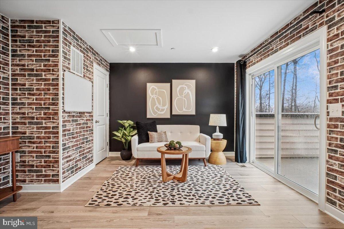 THE TOWNS AT PENDER OAKS - Residential