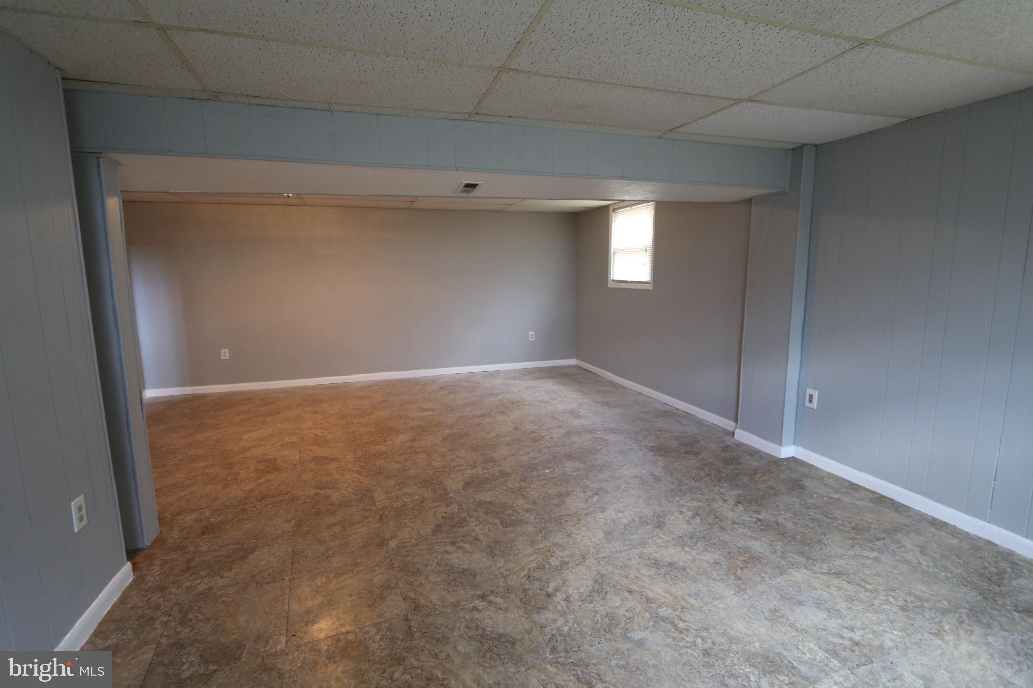 LYNNALAN ACRES - Residential