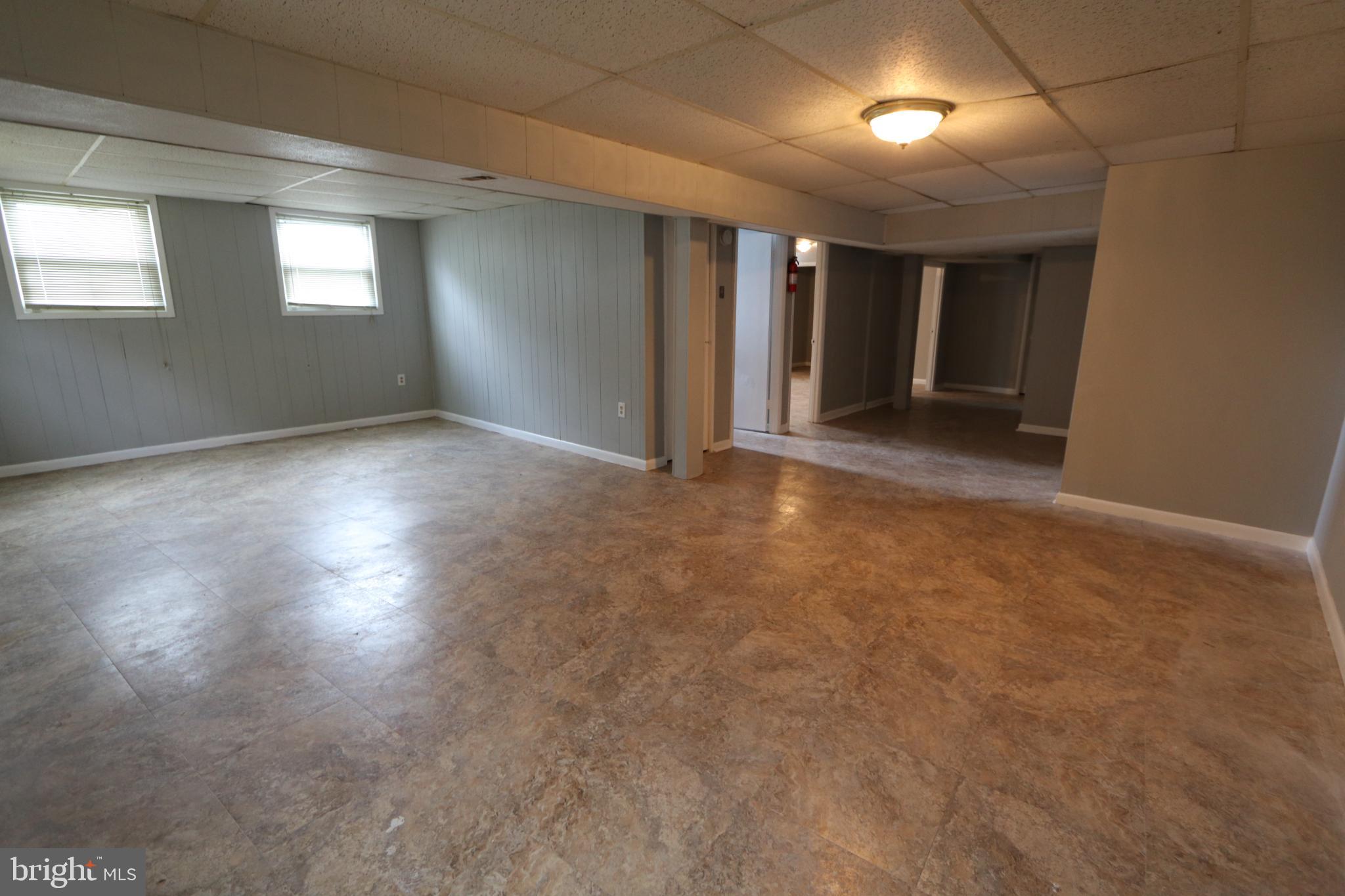 LYNNALAN ACRES - Residential