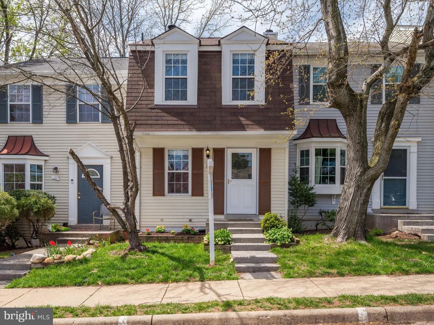 Location, Location..Charming townhome located is desirable Countryside. Move right in and enjoy! NEWER roof, windows, water heater, and hardwood. Beautifully renovated kitchen with soft close cabinets and remodeled bathrooms. This one is a perfect 10!