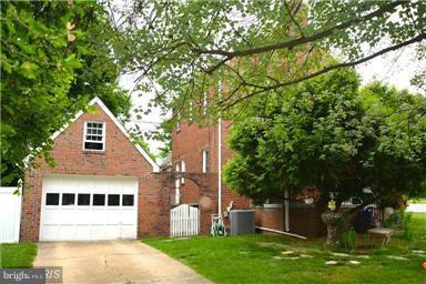 GARDEN CITY - Residential Lease