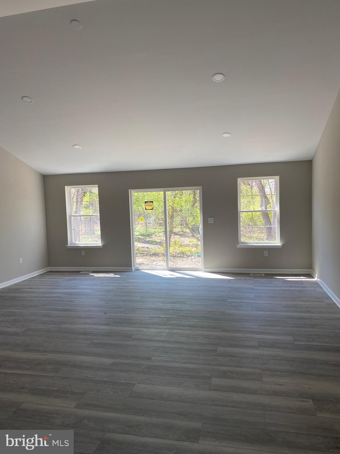 CRESTMONT - Residential