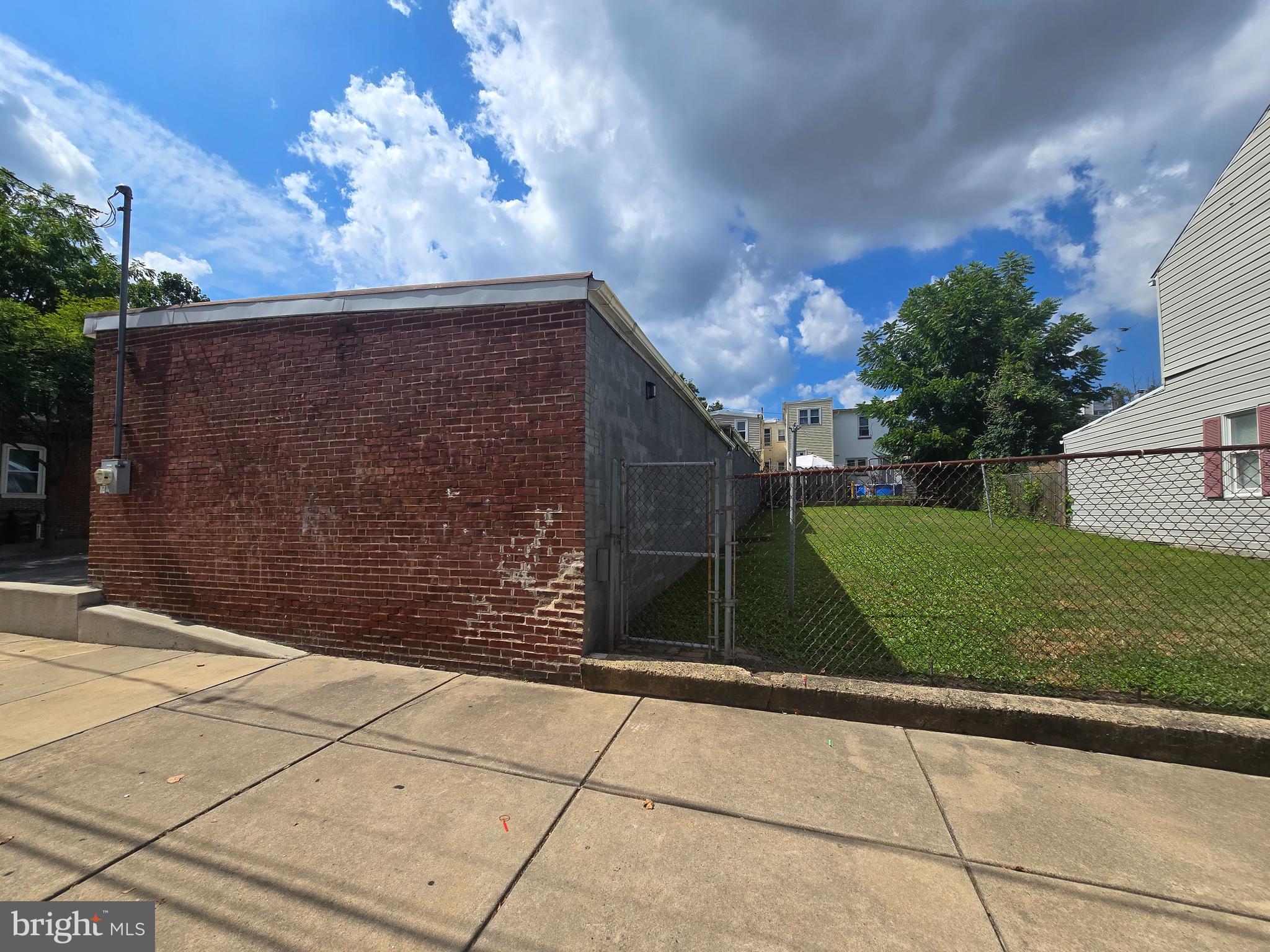 BROWNTOWN - Commercial Sale