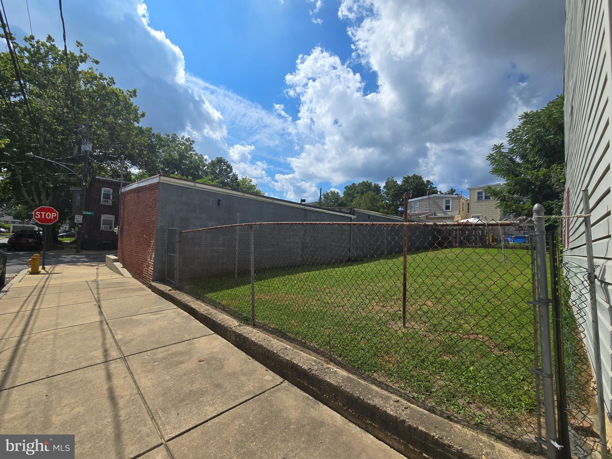 BROWNTOWN - Commercial Sale