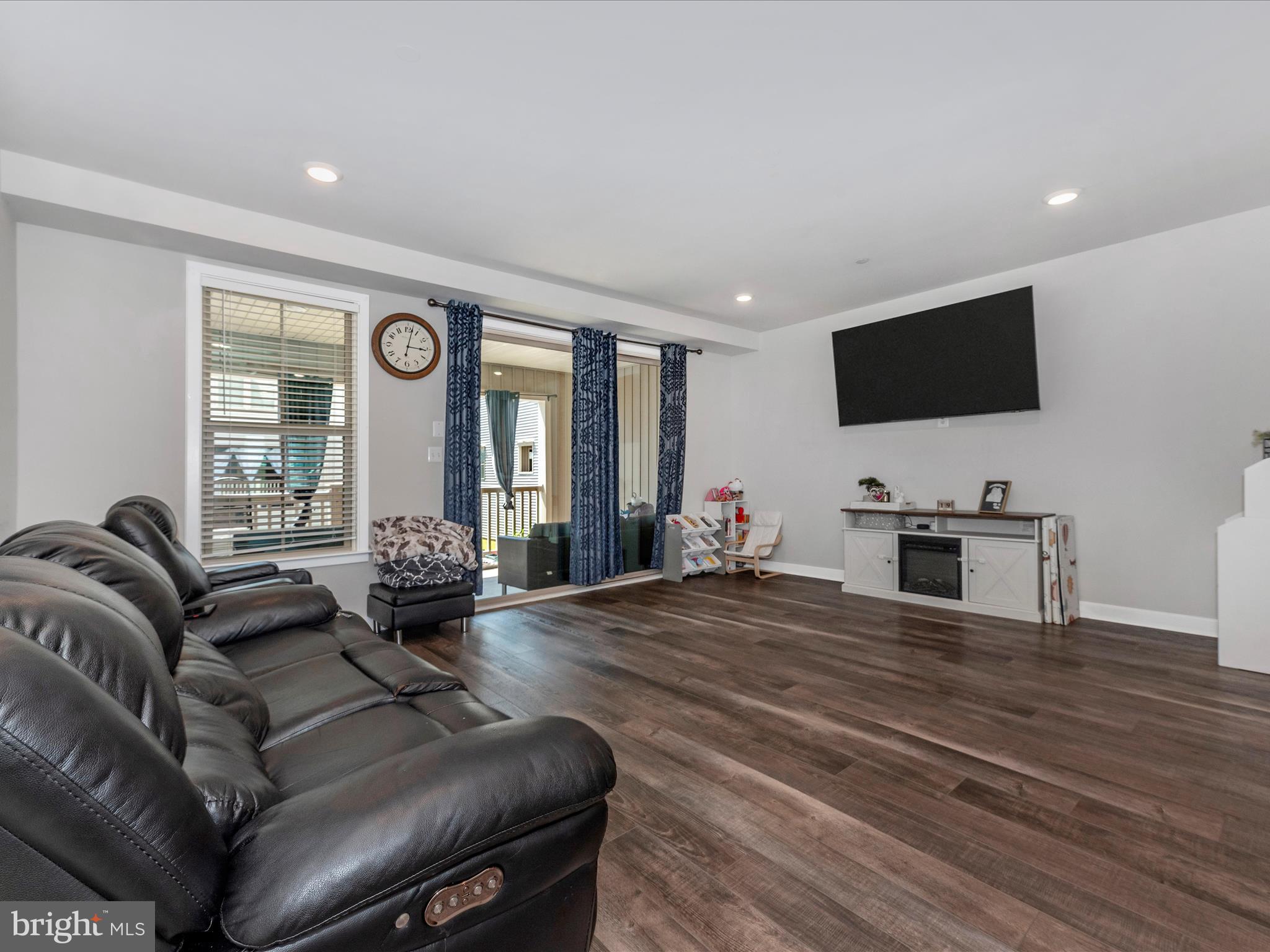 LANDSDALE - Residential Lease