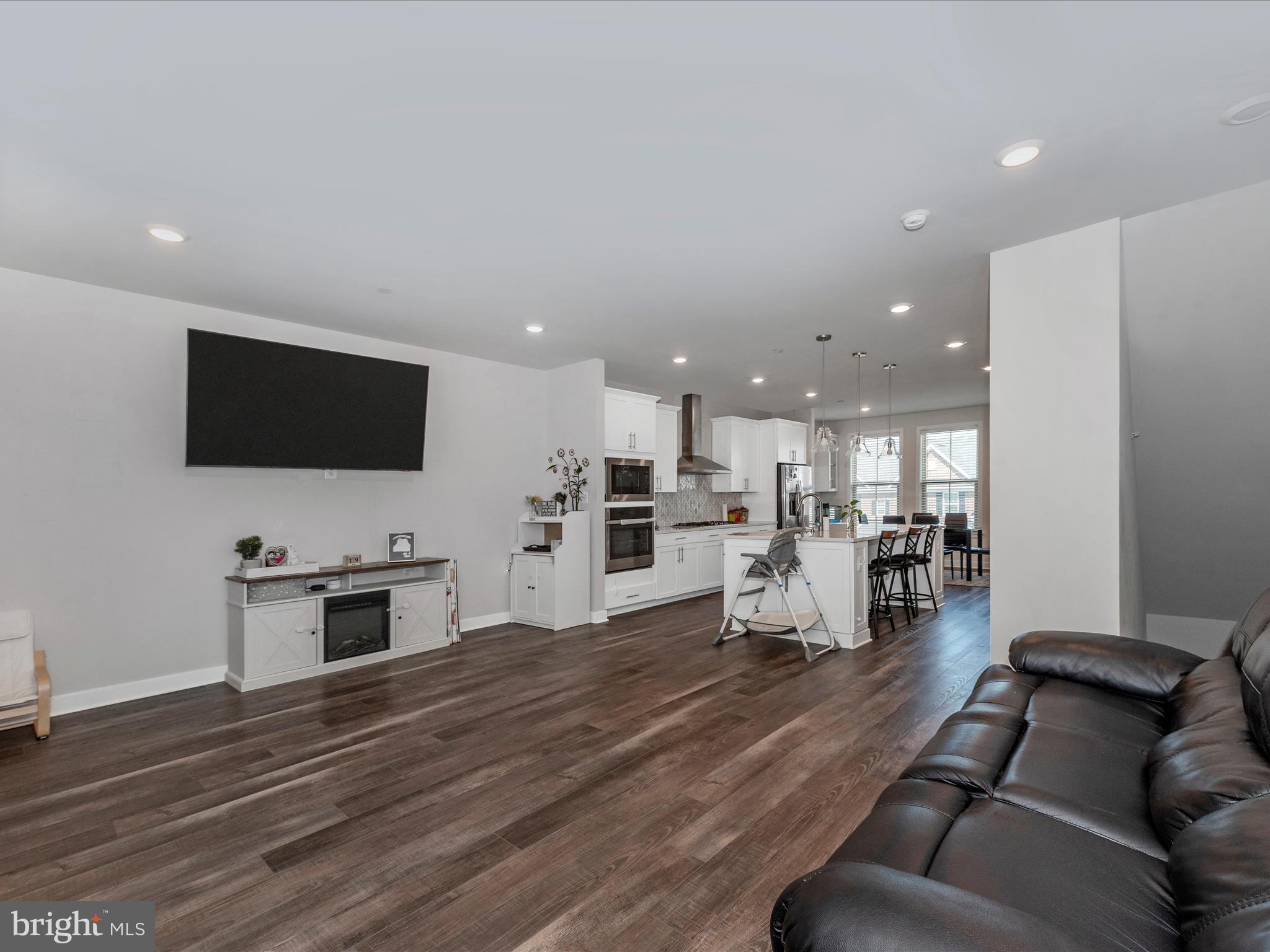 LANDSDALE - Residential Lease