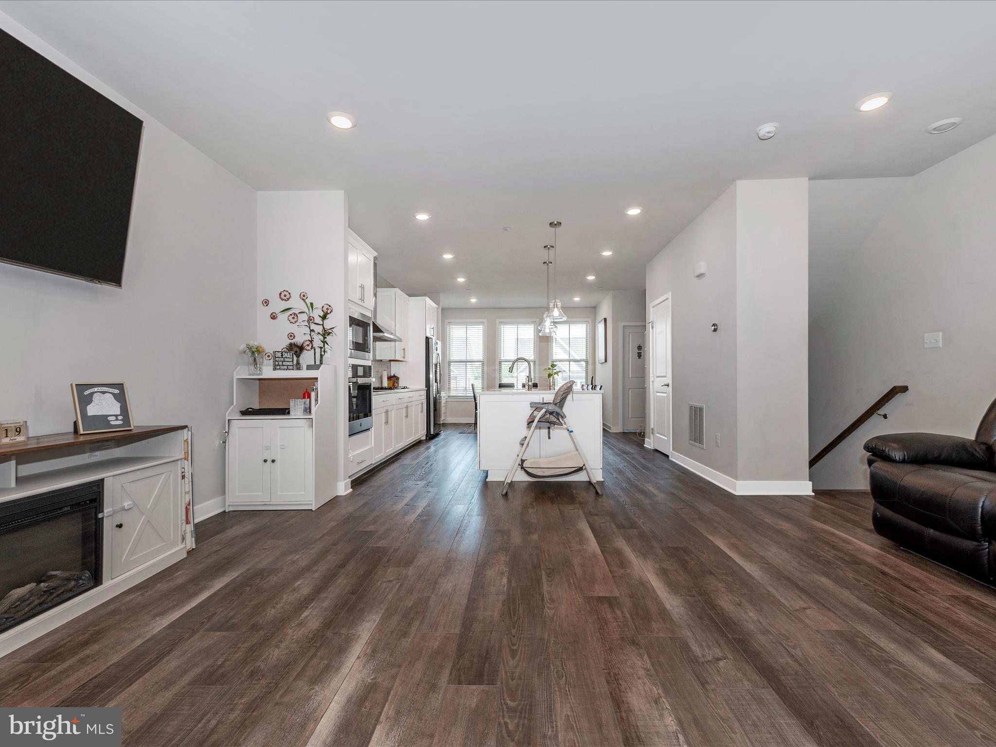 LANDSDALE - Residential Lease