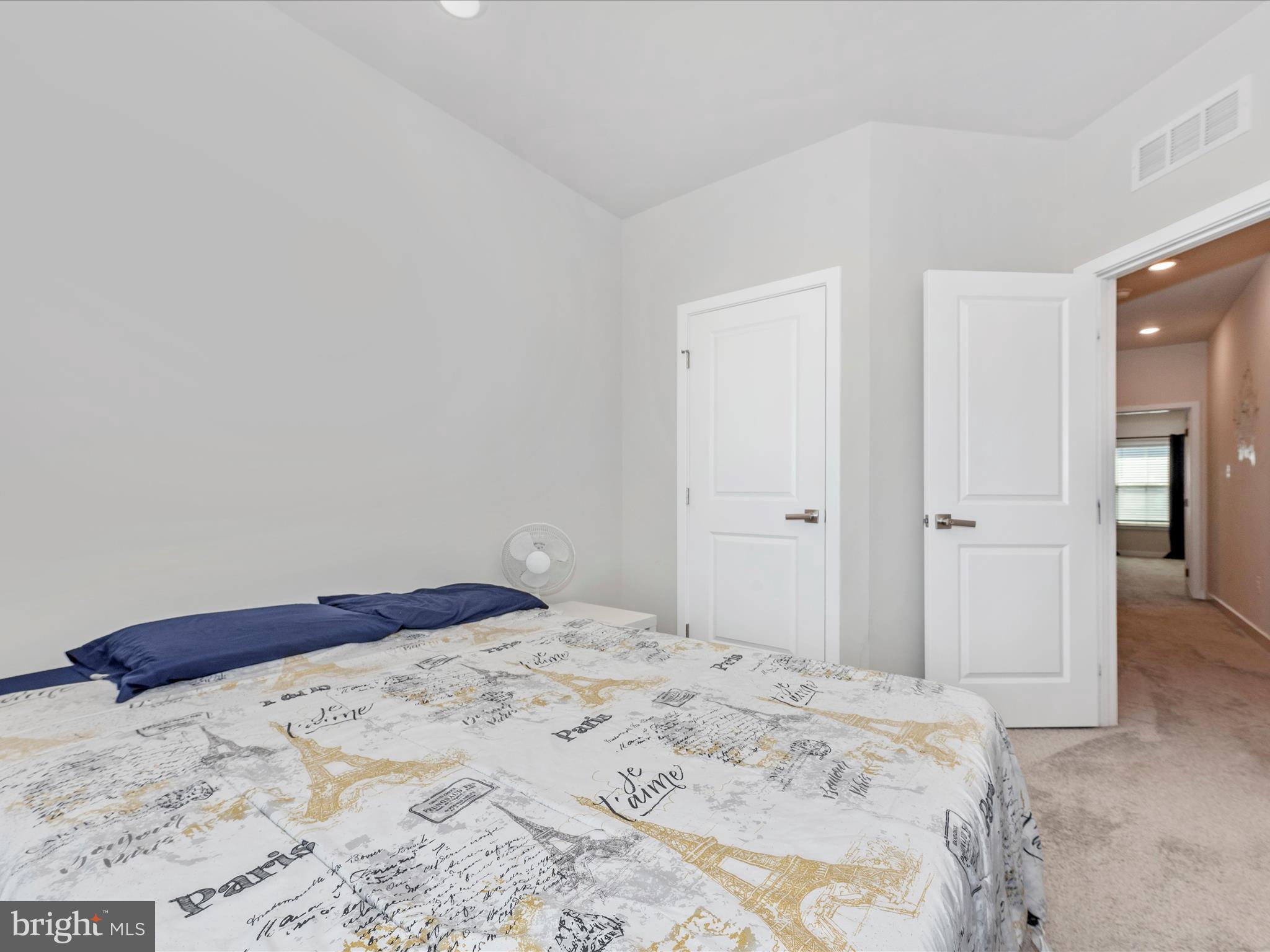 LANDSDALE - Residential Lease