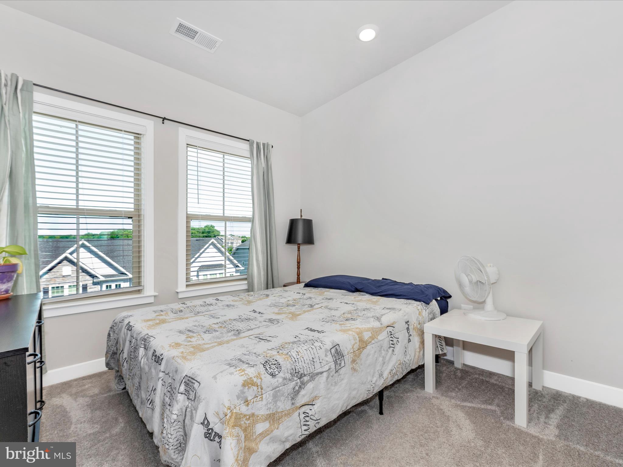 LANDSDALE - Residential Lease