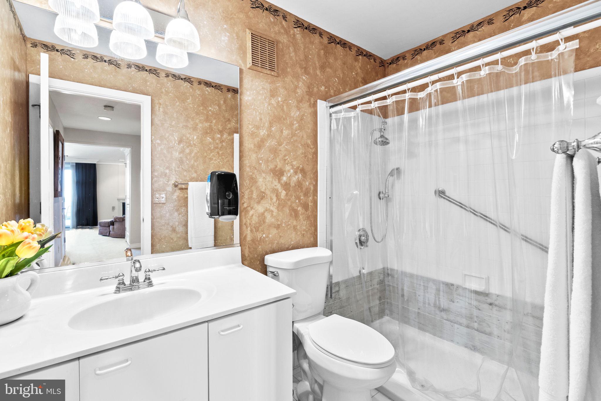 CHESAPEAKE HARBOUR - Residential