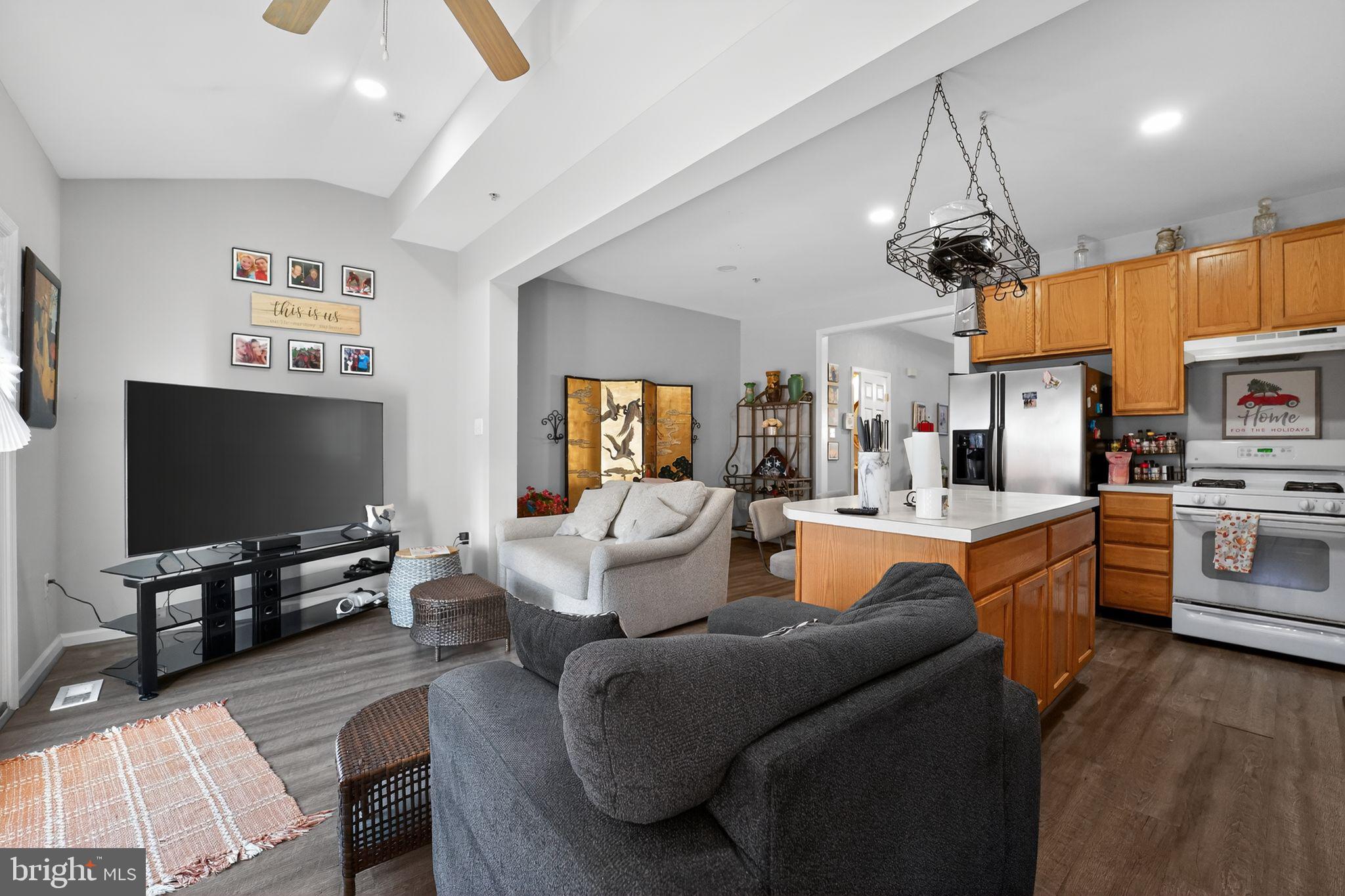 WELLINGTON TRACE - Residential