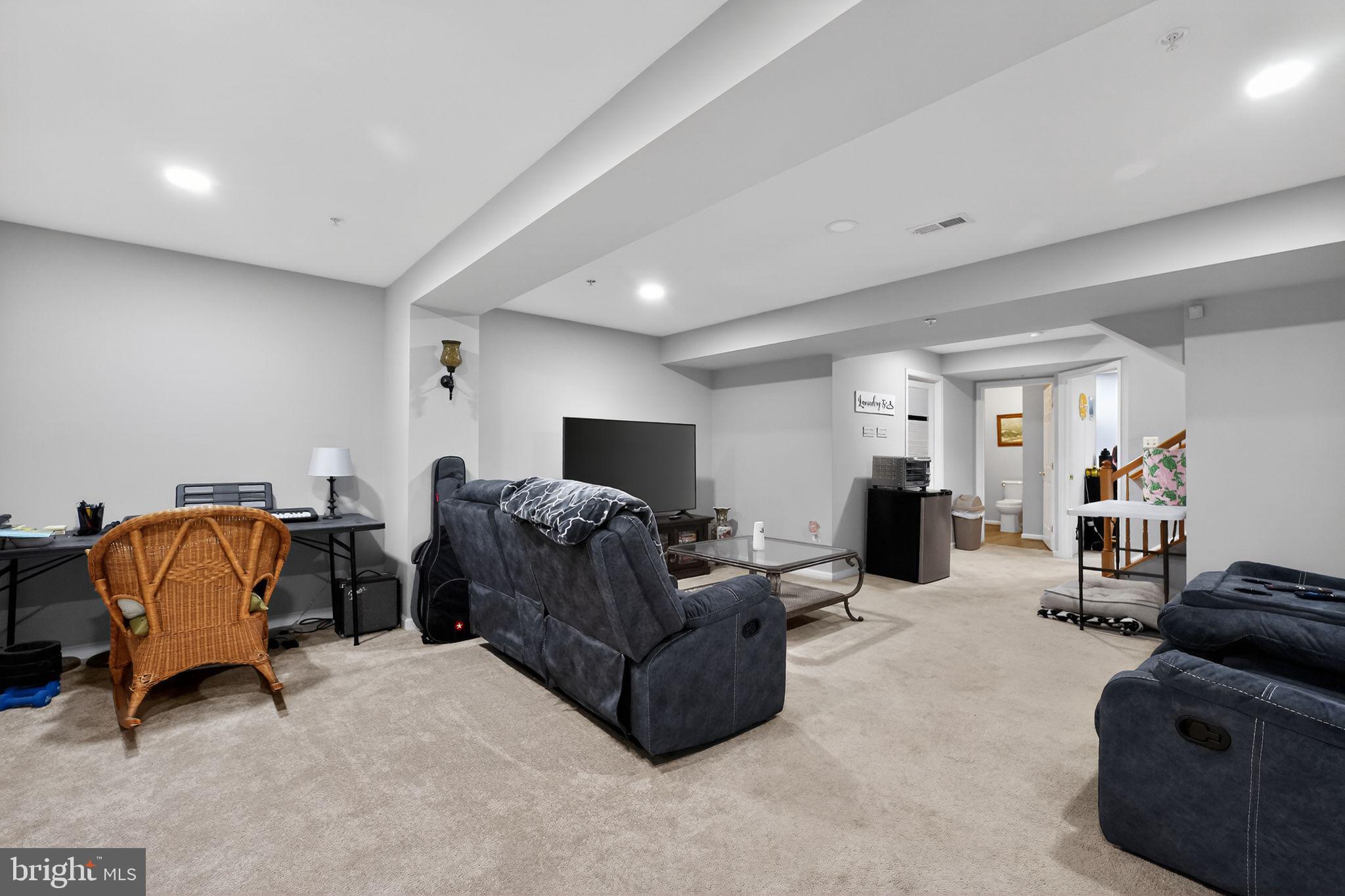 WELLINGTON TRACE - Residential