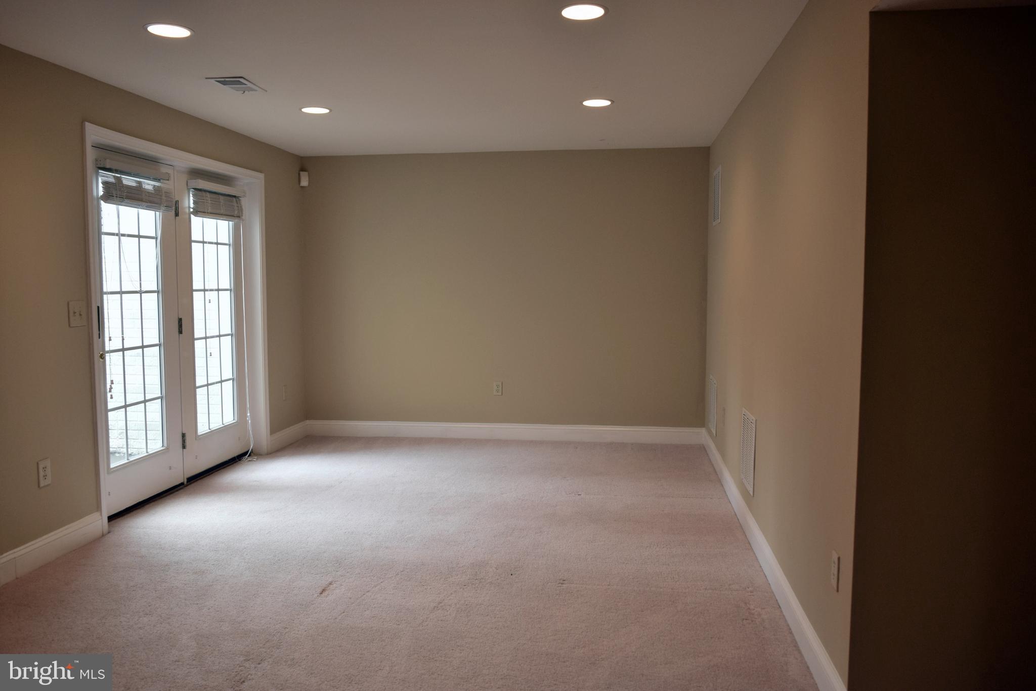 VAN BUREN VILLAGE - Residential Lease