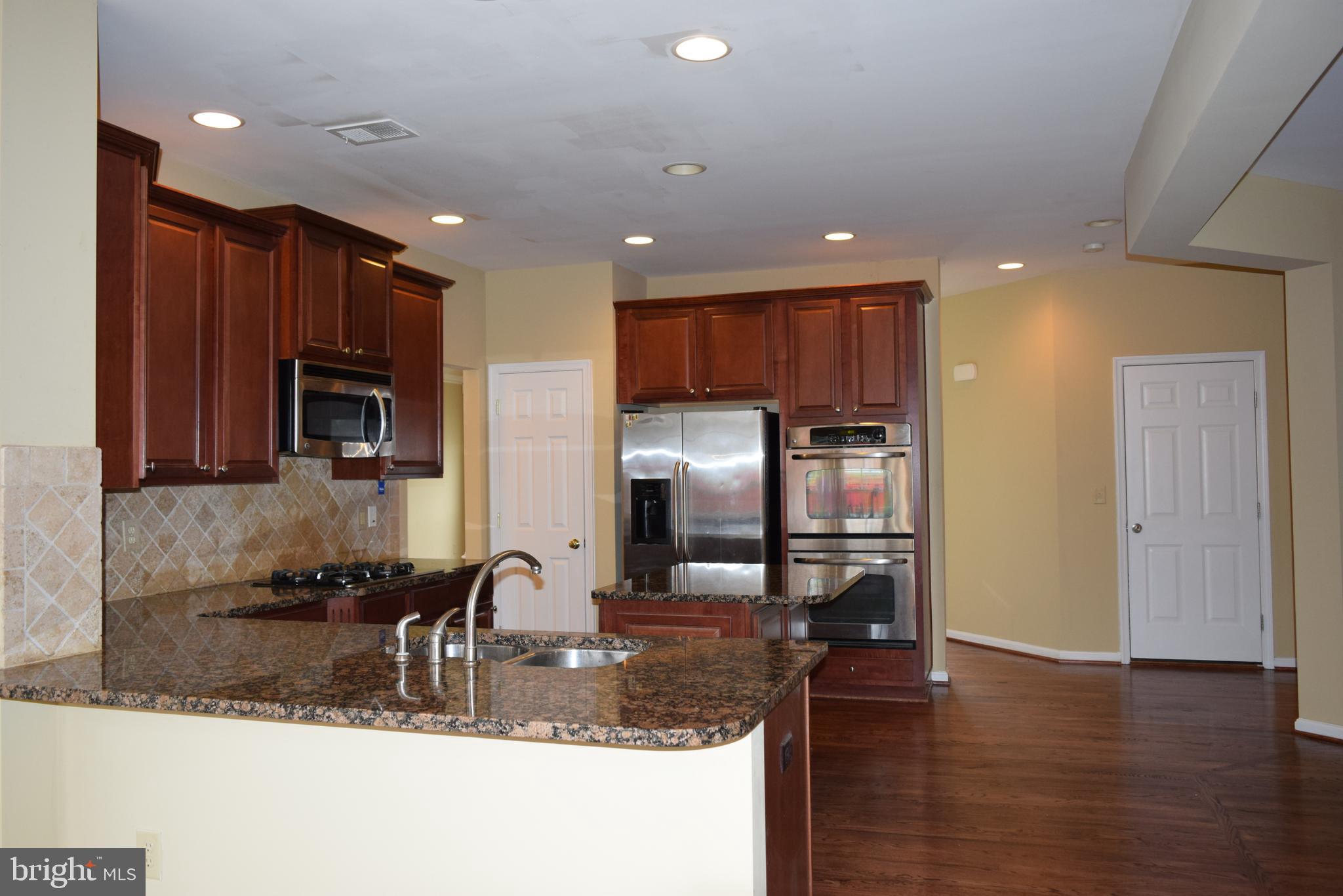 VAN BUREN VILLAGE - Residential Lease