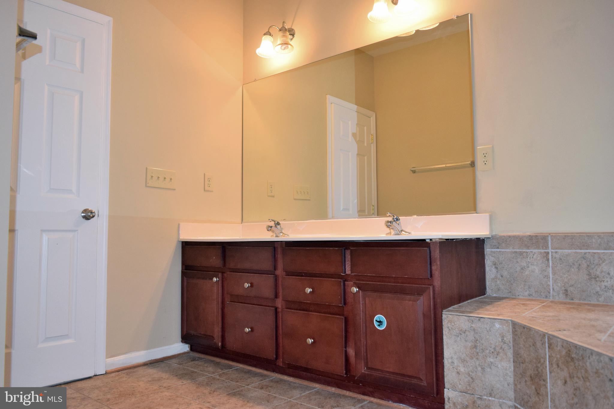 VAN BUREN VILLAGE - Residential Lease