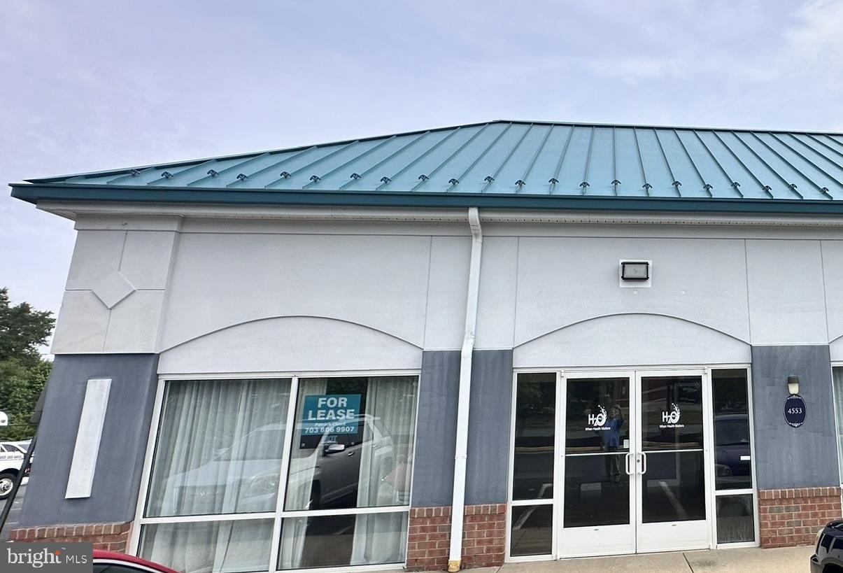 JACKSON SQUARE BUSINESS - Commercial Lease