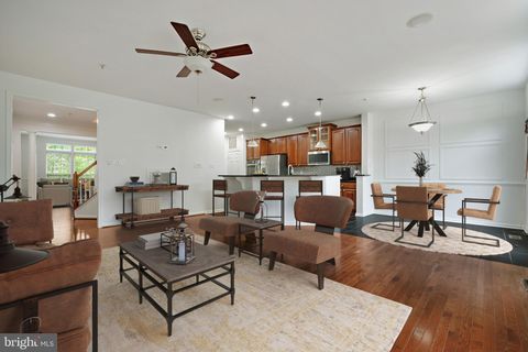 2424 NEWMOOR WAY UPPER MARLBORO MD 20774